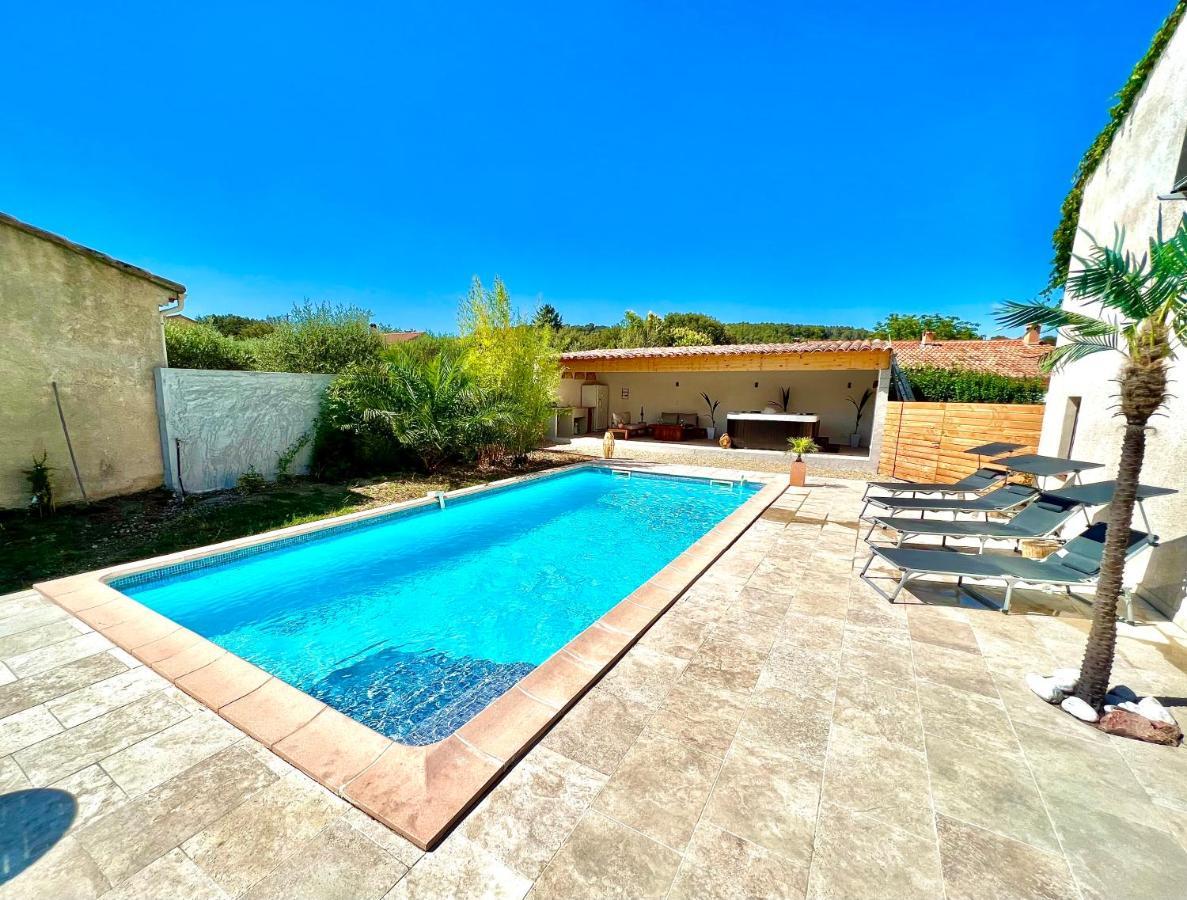 Avec Jacuzzi Et Piscine